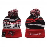 Gorro Beanie Tampa Bay Buccaneers New Era Sideline Rojo Negro